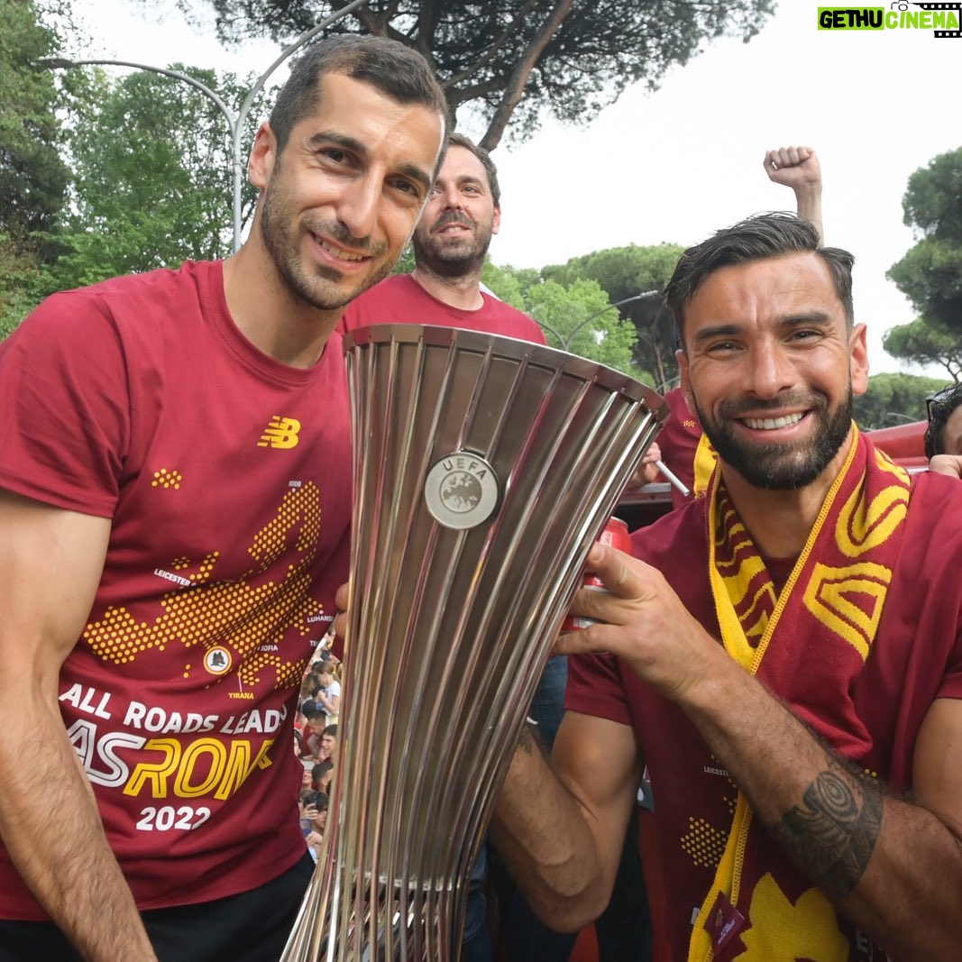 Henrikh Mkhitaryan Instagram - 💛🏆❤️ @rpatricio1