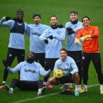 Henrikh Mkhitaryan Instagram – È l’ora di…..?! Fateci sapere 🤨😎⚽️💪🏼 FORZAAAAAAA🧏🏻♂️⚫️🔵!! #ForzaInter @thuram @hakancalhanoglu @yannsommer @alexis_officia1