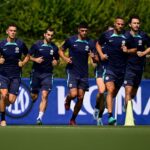 Henrikh Mkhitaryan Instagram - Kicking off with my new team!! 👊🏼⚫️🔵 #ForzaInter #Inter #Football #Training