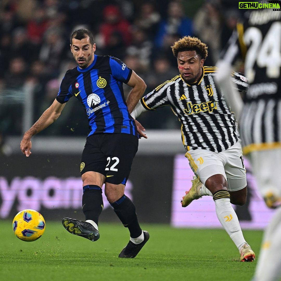 Henrikh Mkhitaryan Instagram - 🖤💙 #JuventusInter #JuveInter #ForzaInter #SerieA