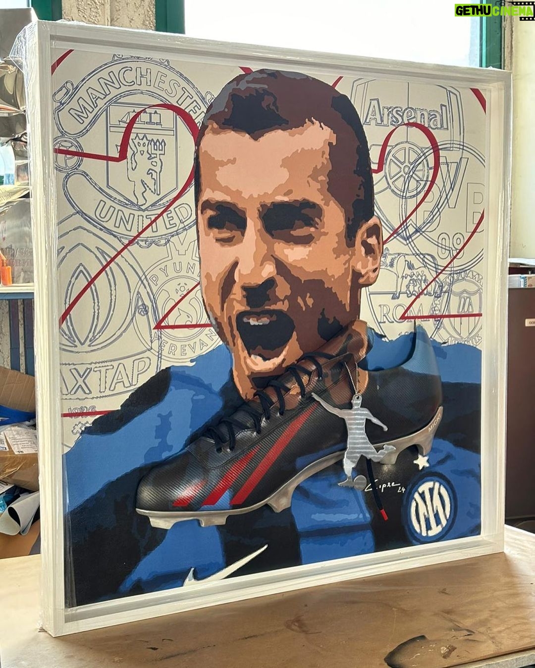 Henrikh Mkhitaryan Instagram - In the artistโs studio ๐จ๐๐๐ผ @stephanecipre #artwork #mkhitaryan