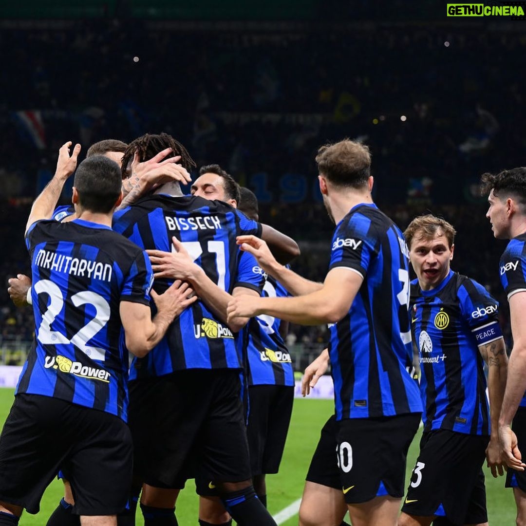 Henrikh Mkhitaryan Instagram - Christmas Win✨🤩💪🏼⚫️🔵 #InterLecce #ForzaInter #seriea #christmas #vibes Stadio Giuseppe Meazza, San Siro, Milano