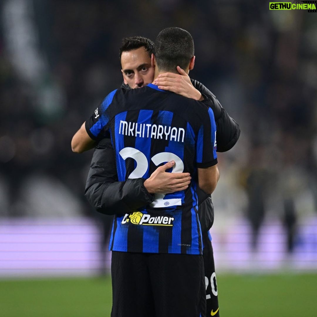 Henrikh Mkhitaryan Instagram - 🖤💙 #JuventusInter #JuveInter #ForzaInter #SerieA