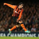 Henrikh Mkhitaryan Instagram - Learning about your retirement, I’d like to express my gratitude to you Mister for your belief in my talent. Thank you for your trust, for inspiring me and for the profound impact you had on my career. You have been more than a coach to me and your mentorship contributed to shape the athlete I am today. Mulțumesc Mister! I wish you more than all the best! 🧡🙏🏼 #Lucescu #MirceaLucescu @fcshakhtar #shakhtar