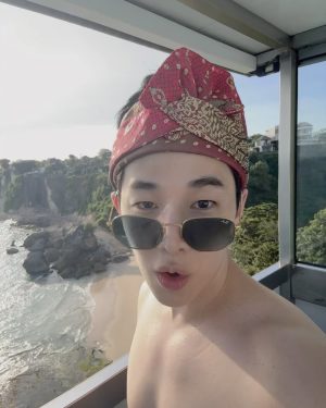 Henry Lau Instagram - Hey everyone I hope you are doing well! I think by  now most of you have realized that I haven't posted for a while.
I've been wanting to tell you for a while but, l've actually been purposely taking time off from social media.
At first, it started with New Year's when I thought to myself "for a change, why don't I not take pictures or videos and just enjoy the moment?" what actually happened was that it felt so good and alive that I decided to try it out for another few days.
What I've noticed was, I felt more alive in the moment, connecting with people, more real. don't get me wrong, I think social media is a great awesome unbelievable tool for us, especially for me, cause this is one of the best ways for me to talk to all of you. But, I just want everyone to know, and hope that we don't get consumed by it, and missing out on real life!

* don't worry, I'll never leave all of you! haha Anyways, I just came back from a trip to Bali , that I absolutely loved and enjoyed! it's been such an amazing week, getting to know new people, have amazing conversations, made new friends (some not human), even got to pick up tennis again! 

wow , that was kind of long, anyways, I hope everyone has the best day ever !