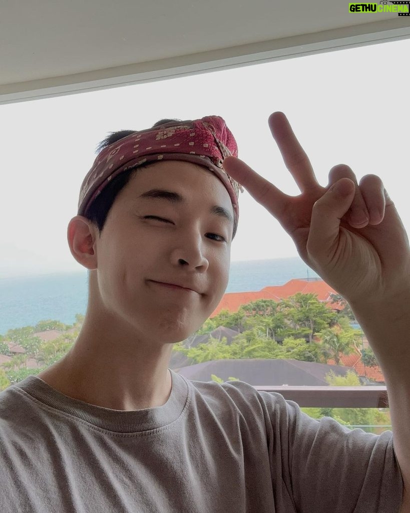 Henry Lau Instagram - Hey everyone I hope you are doing well! I think by now most of you have realized that I haven't posted for a while. I've been wanting to tell you for a while but, l've actually been purposely taking time off from social media. At first, it started with New Year's when I thought to myself "for a change, why don't I not take pictures or videos and just enjoy the moment?" what actually happened was that it felt so good and alive that I decided to try it out for another few days. What I've noticed was, I felt more alive in the moment, connecting with people, more real. don't get me wrong, I think social media is a great awesome unbelievable tool for us, especially for me, cause this is one of the best ways for me to talk to all of you. But, I just want everyone to know, and hope that we don't get consumed by it, and missing out on real life! * don't worry, I'll never leave all of you! haha Anyways, I just came back from a trip to Bali , that I absolutely loved and enjoyed! it's been such an amazing week, getting to know new people, have amazing conversations, made new friends (some not human), even got to pick up tennis again! wow , that was kind of long, anyways, I hope everyone has the best day ever ! Bali, Indonesia