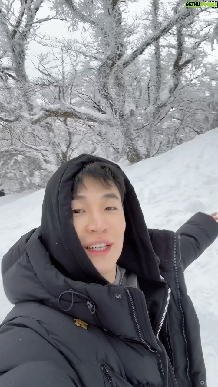 Henry Lau Instagram - Im dreaming... of a...☃️☃️☃️☃️ Jeju Island, South Korea 제주도