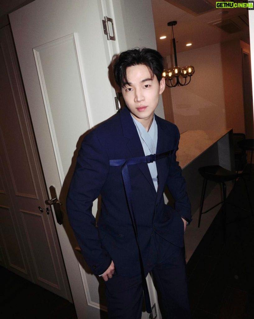 Henry Lau Instagram - Suited up in @off____white 😎 📸 @saymehong