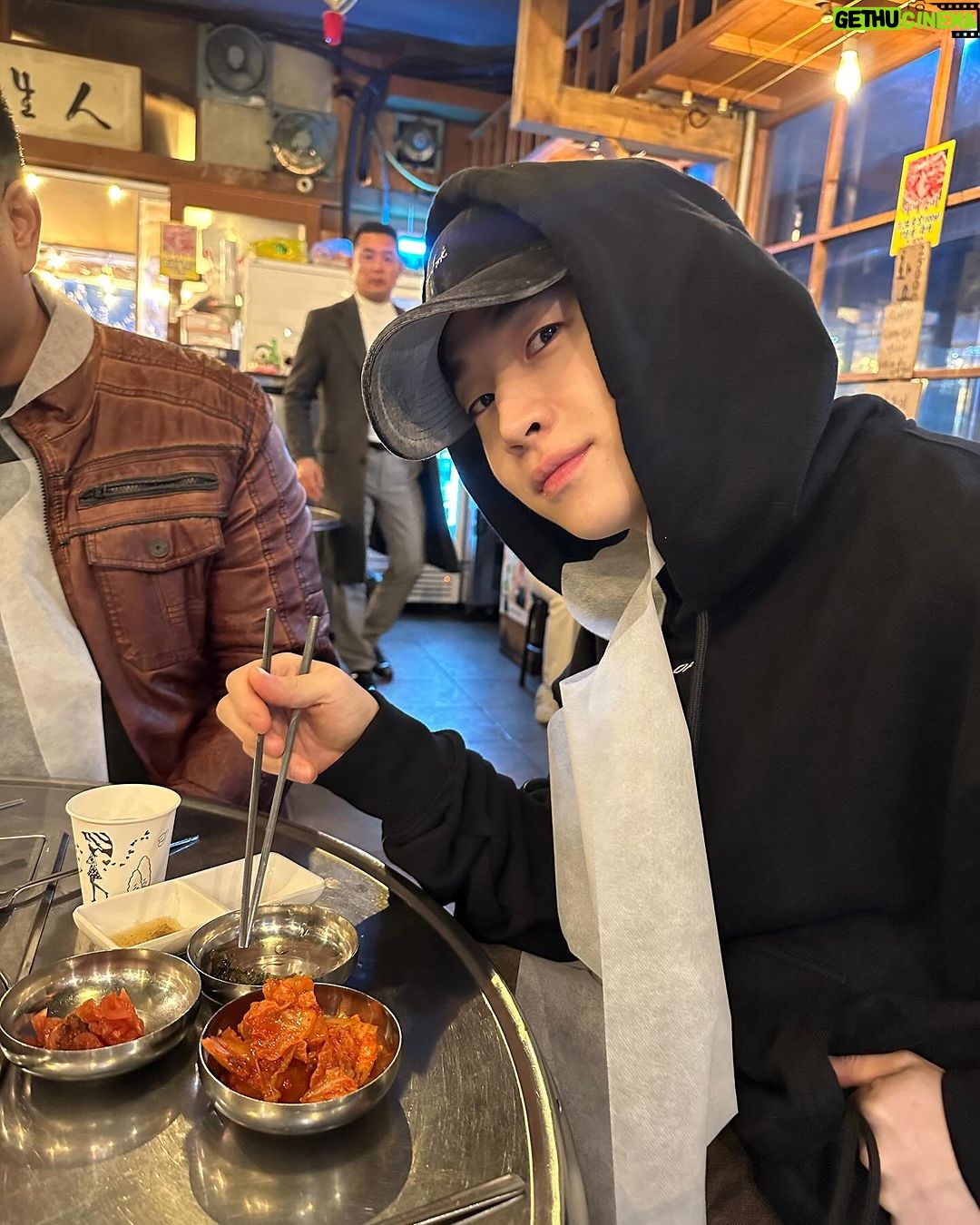 Henry Lau Instagram - 왜캐 ... 맛잇지?!?!? anyone else want some ? Busan, South Korea