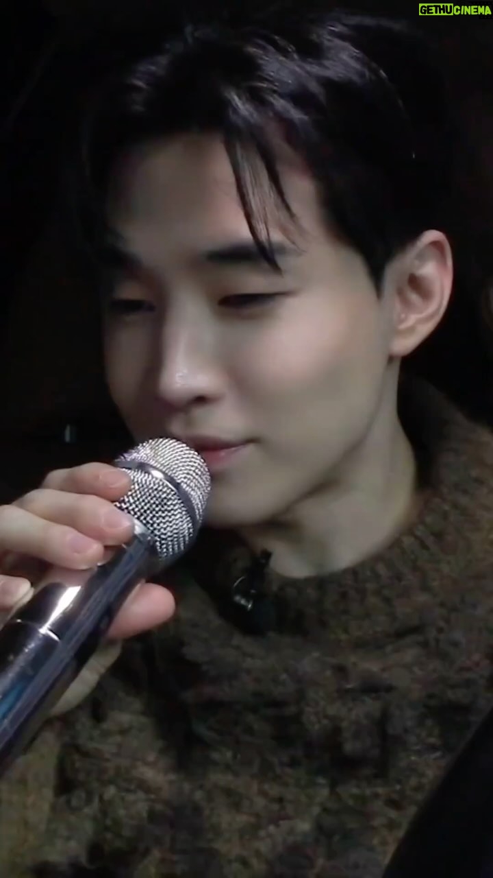 Henry Lau Instagram - Christmas gift for you 🎁❤️ #ItsYou