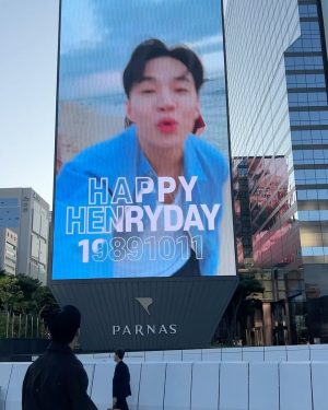 Henry Lau Instagram - grateful for another year of love and support 🎉🙆🏻‍♂️thank you for making my birthday extra special 💙 넘넘넘 감사해요  지ㅣㅣㅣㅣㅣㄴ시ㅣㅣㅣㅣㅣㅁ 너ㅓㅓㅁ 감동 이에요 !!!! 우리 🖊️들