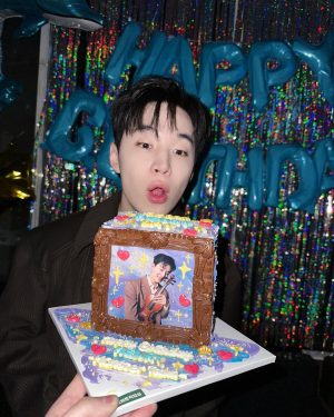 Henry Lau Instagram - grateful for another year of love and support 🎉🙆🏻‍♂️thank you for making my birthday extra special 💙 넘넘넘 감사해요  지ㅣㅣㅣㅣㅣㄴ시ㅣㅣㅣㅣㅣㅁ 너ㅓㅓㅁ 감동 이에요 !!!! 우리 🖊️들