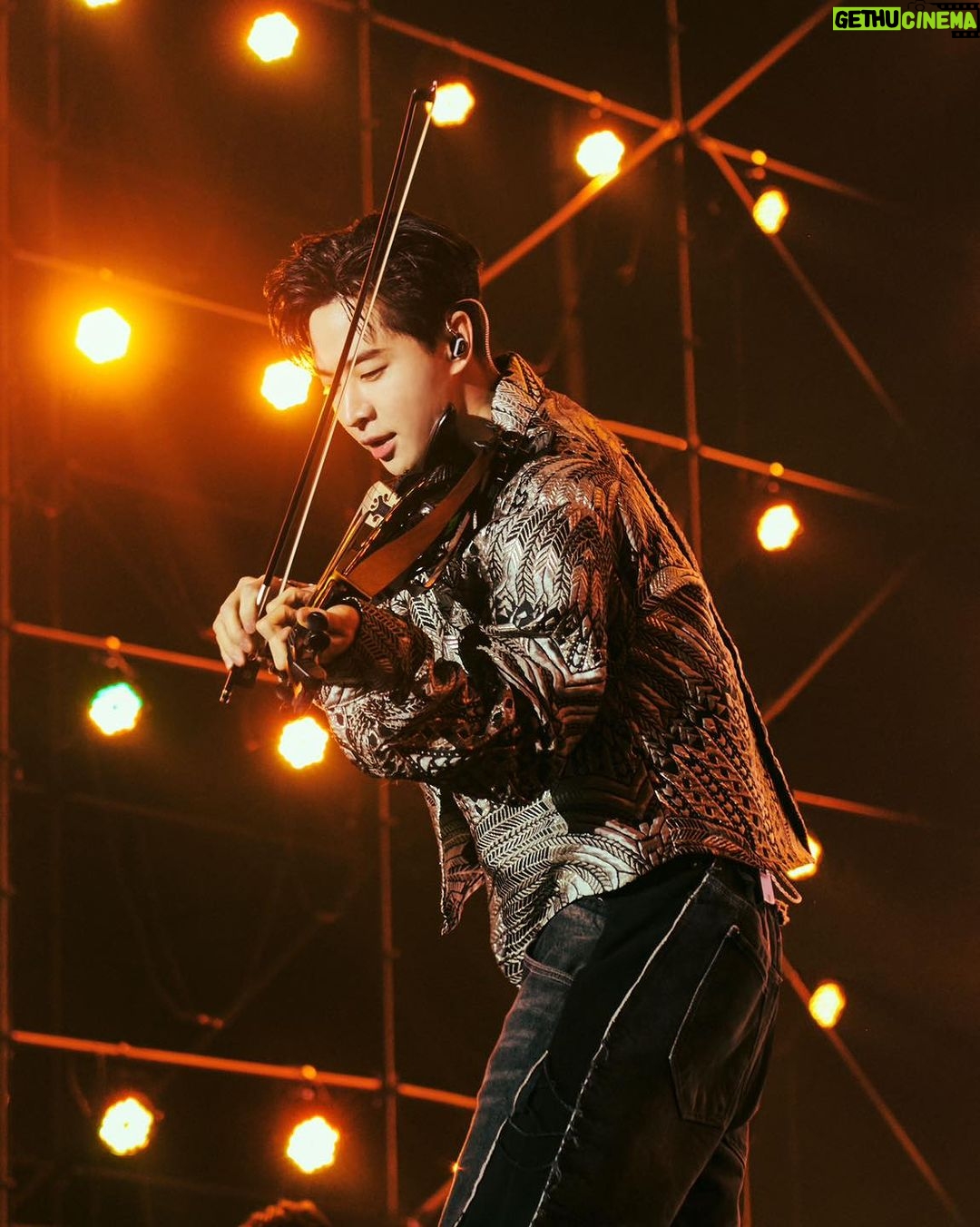 Henry Lau Instagram - You guys make me shine 🌌