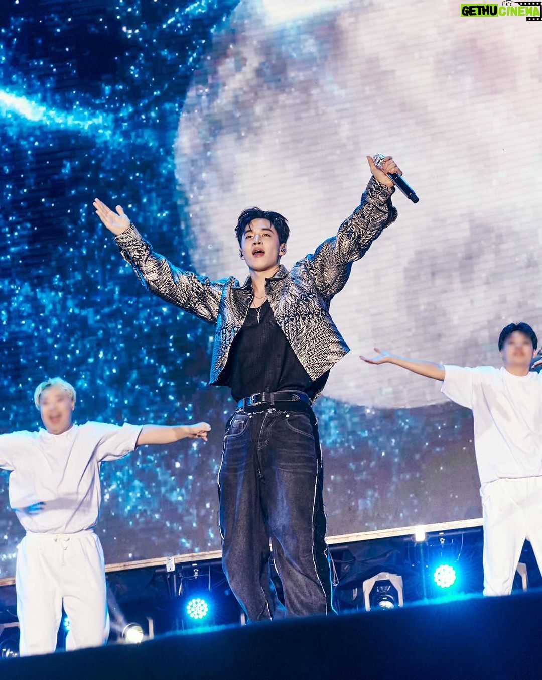 Henry Lau Instagram - You guys make me shine 🌌