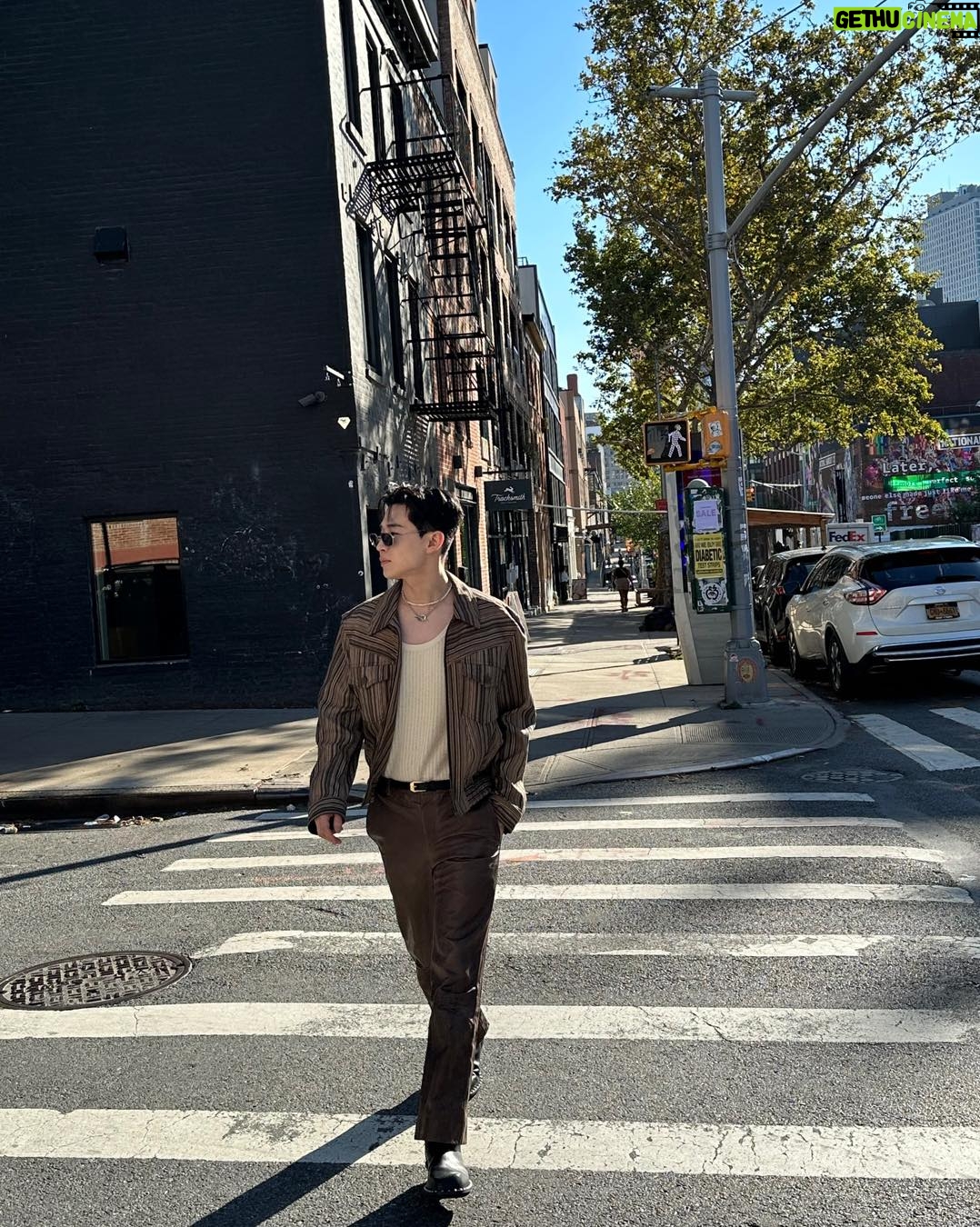 Henry Lau Instagram - sunny day city strides ☀️🌇 New York, New York