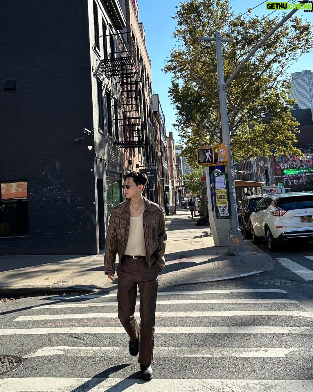 Henry Lau Instagram - sunny day city strides ☀️🌇 New York, New York