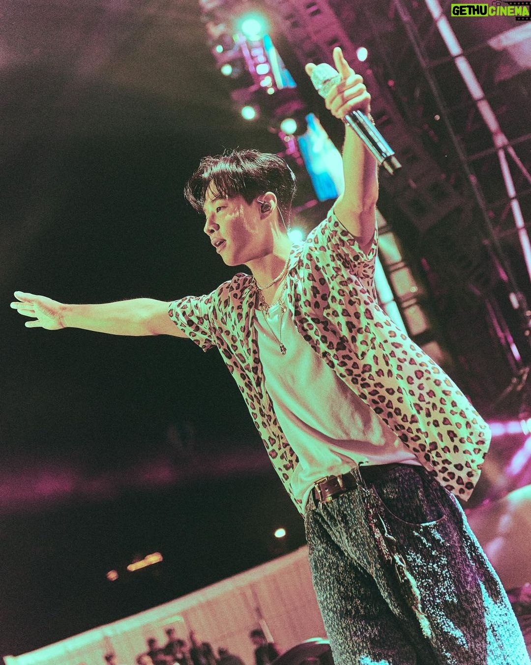Henry Lau Instagram - Always grateful for the love & energy you bring π€ wishing for more opportunities to meet all of you soon π κ³μ μμ΄μ€μ κ³ λ§μμ μ°λ¦¬ νποΈλ€!! 빨리 λ λ³΄κ³ μΆλ€!!!