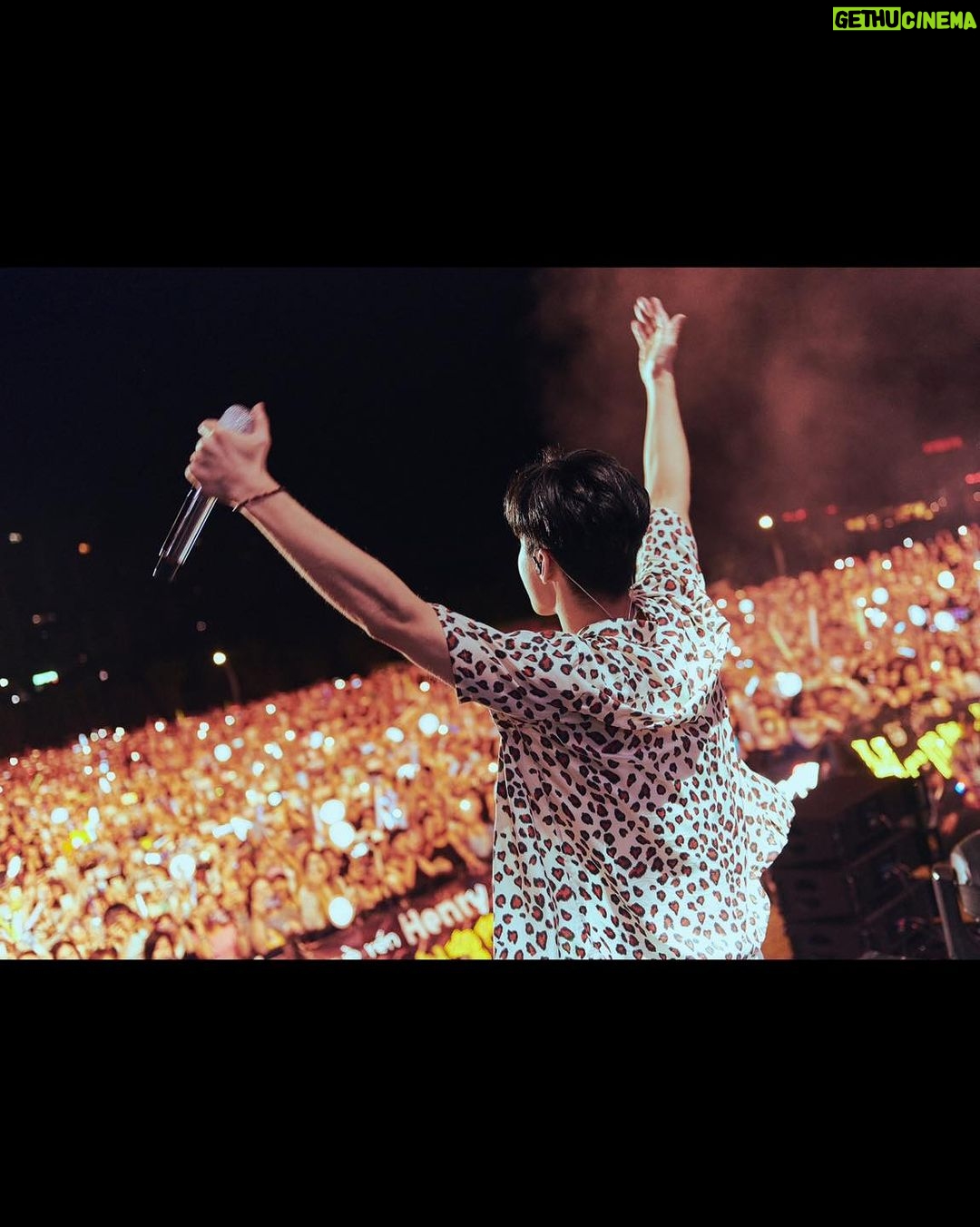 Henry Lau Instagram - Always grateful for the love & energy you bring π€ wishing for more opportunities to meet all of you soon π κ³μ μμ΄μ€μ κ³ λ§μμ μ°λ¦¬ νποΈλ€!! 빨리 λ λ³΄κ³ μΆλ€!!!