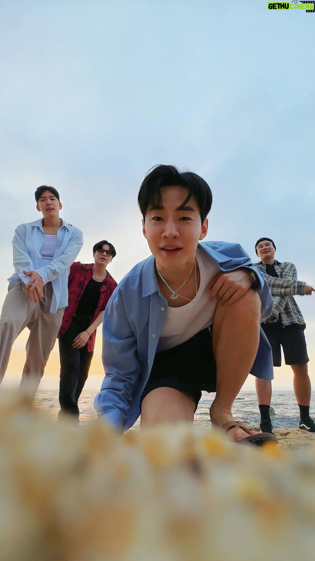 Henry Lau Instagram - working hard or hardly working? 😎 #SummerSkyChallenge