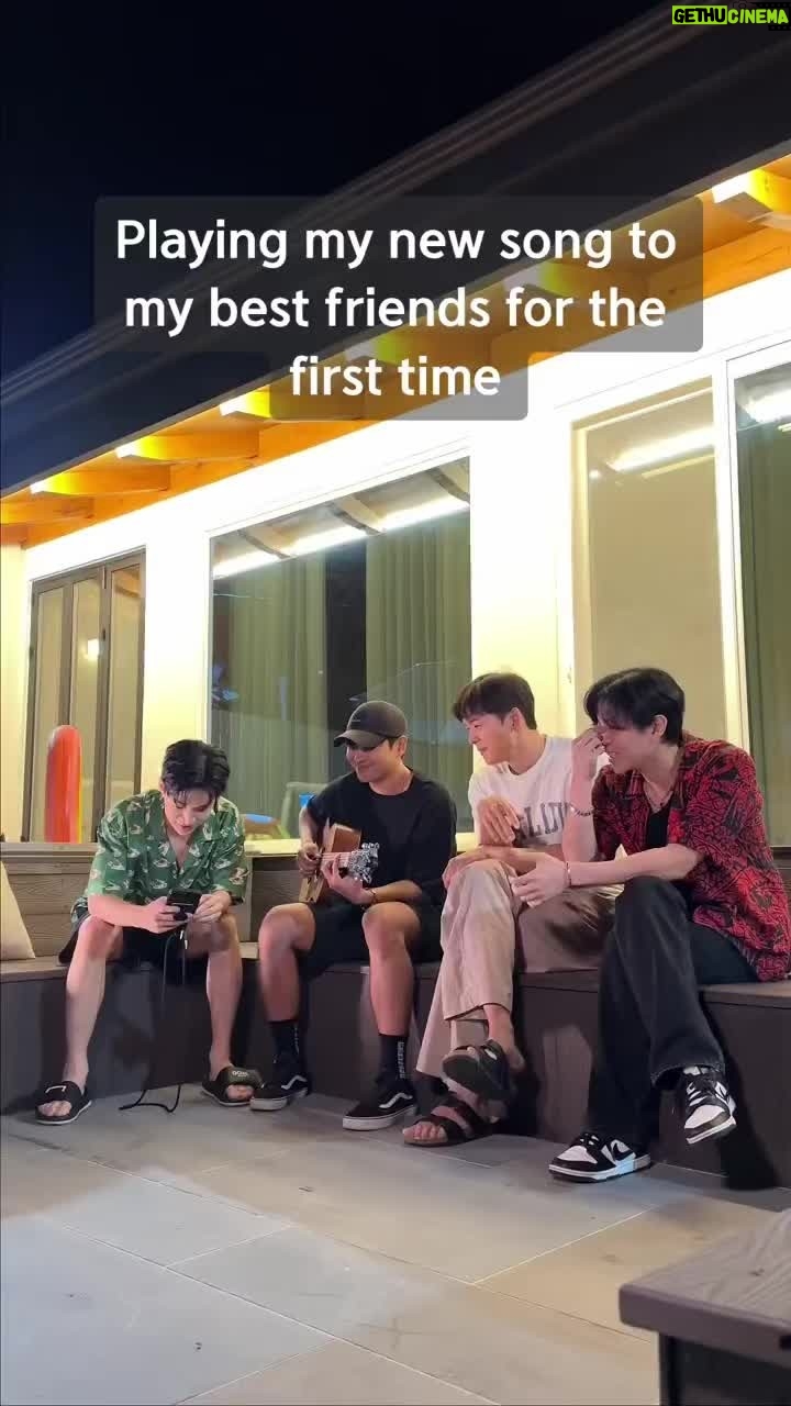 Henry Lau Instagram - Playing my song #SummerSky to my friends @genneo @austinkangg @amosangmusic for the first time 🎶
