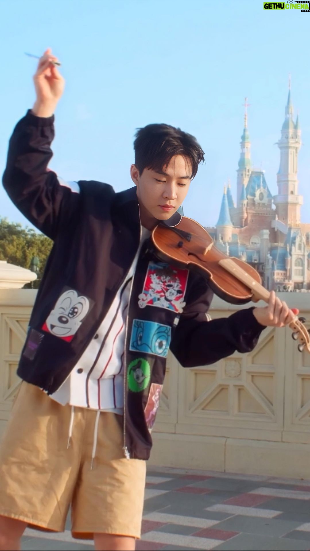 Henry Lau Instagram - A magical, musical journey w/ @tommyhilfiger X Tmall X @shanghaidisneyresort 💫🏰