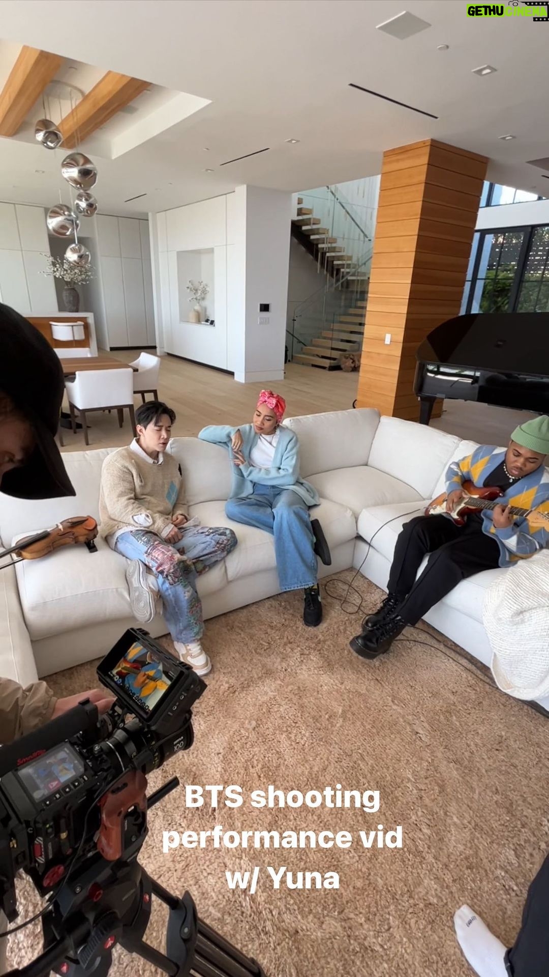 Henry Lau Instagram - Finally got to meet and shoot w/ Yuna! Check out our performance video up on YT 🤩