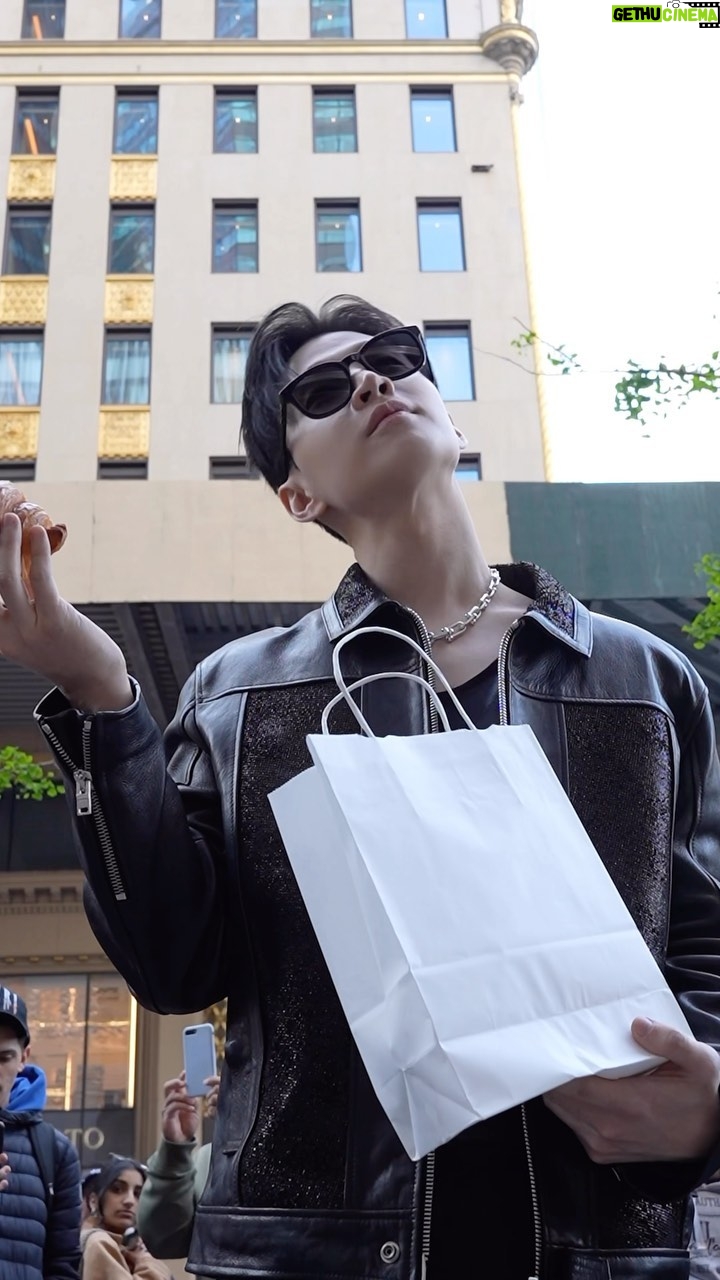 Henry Lau Instagram - Breakfast at Tiffany's @tiffanyandco #TheTiffanyLandmark 💙