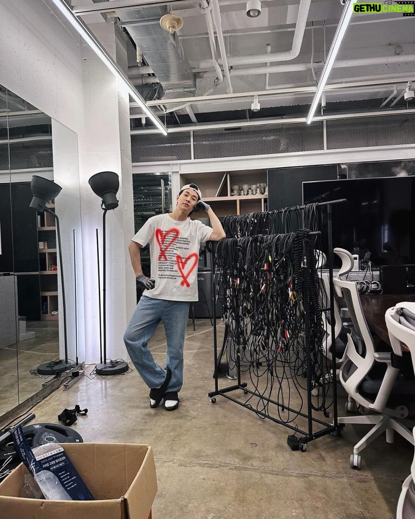 Henry Lau Instagram - finally untangling it all. 위캔듀잇