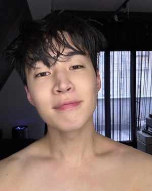 Henry Lau Instagram - long time no mornin selfie 👀