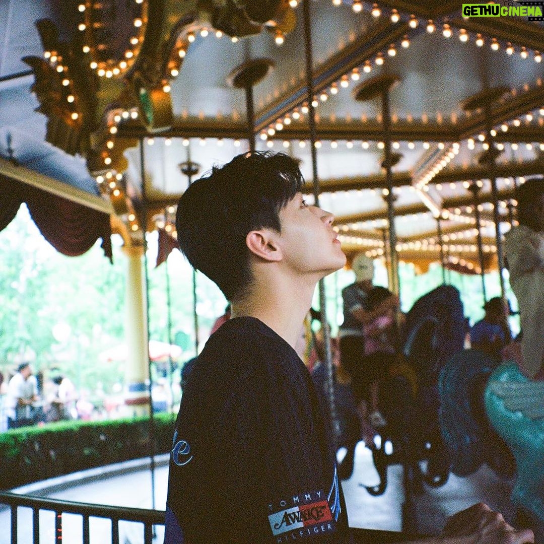 Henry Lau Instagram - if you dream it you can do it 💫🏰