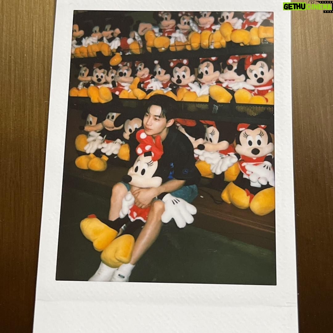 Henry Lau Instagram - if you dream it you can do it 💫🏰