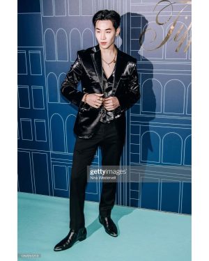 Henry Lau Instagram - My @tiffanyandco journey💙 
#tiffanyandco #thetiffanylandmark