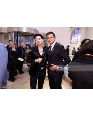 Henry Lau Instagram - My @tiffanyandco journey💙 
#tiffanyandco #thetiffanylandmark