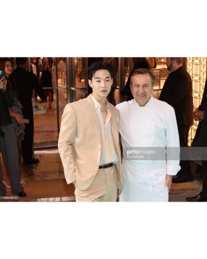 Henry Lau Instagram - My @tiffanyandco journey💙 
#tiffanyandco #thetiffanylandmark