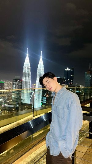 Henry Lau Instagram - falling for KL 😜🤍