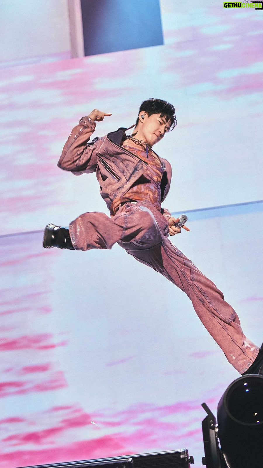 Henry Lau Instagram - let’s get crazy 🤩 #moonlight