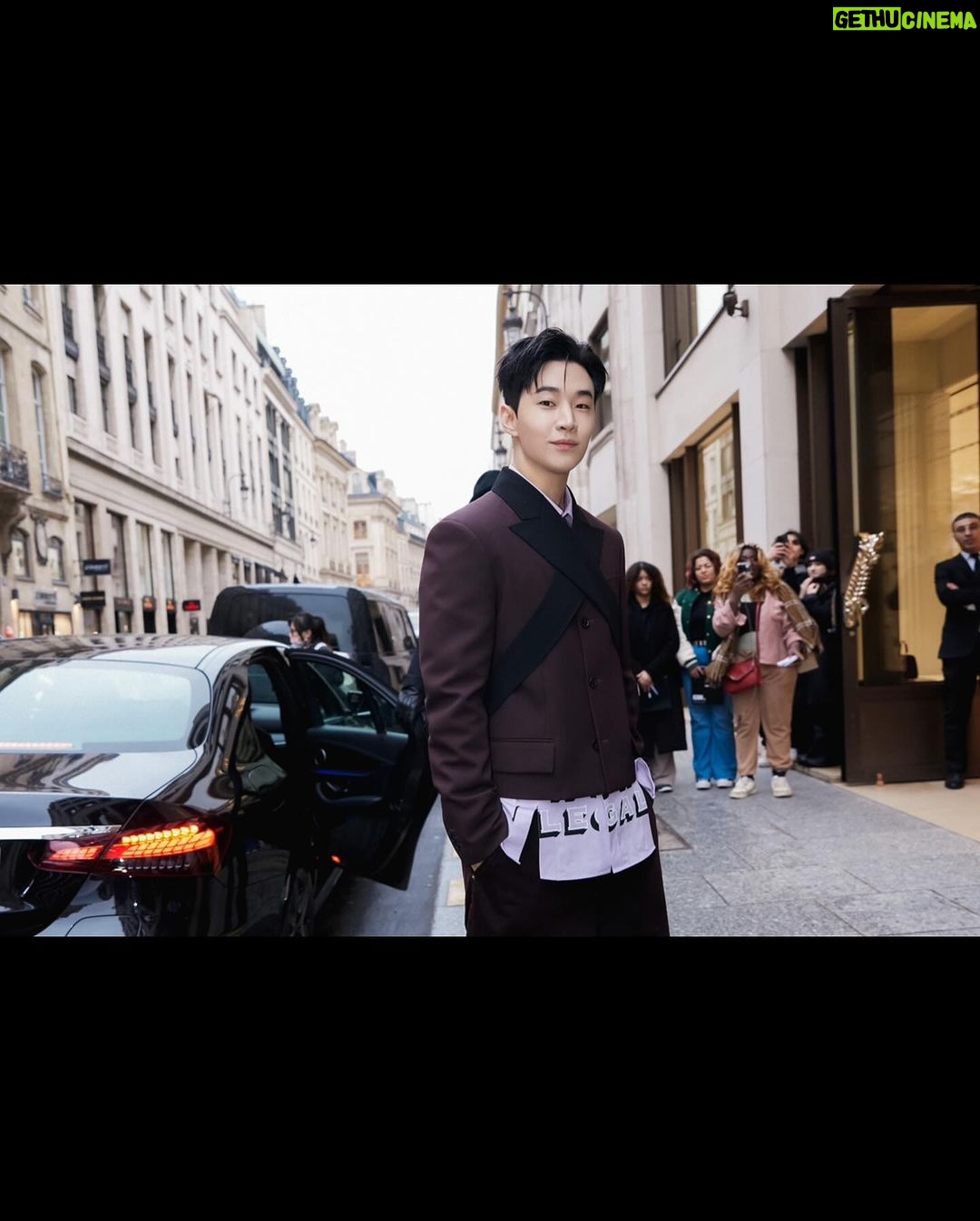 Henry Lau Instagram - Amazing show @off____white #OffWhiteFW24 Paris, France