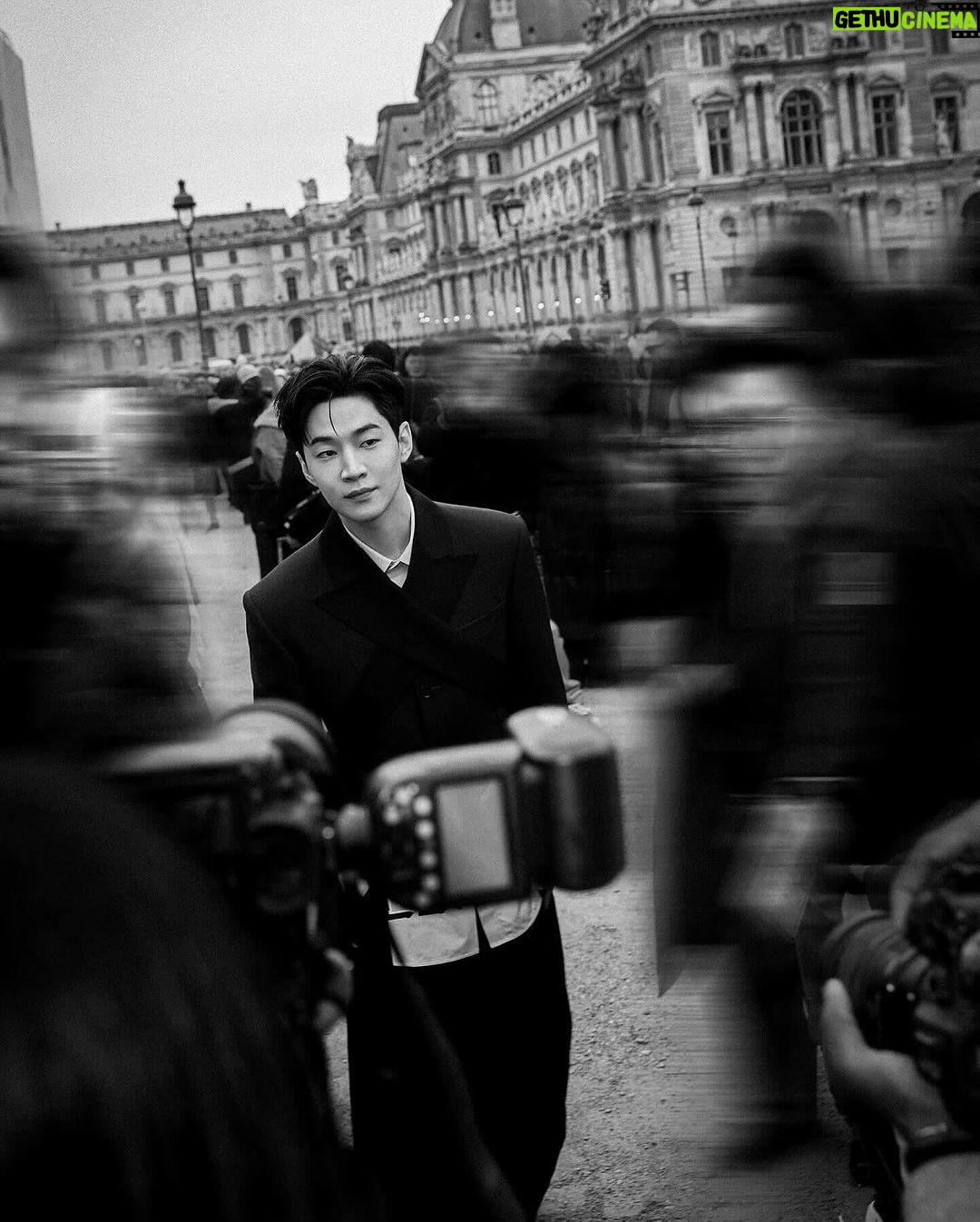 Henry Lau Instagram - Amazing show @off____white #OffWhiteFW24 Paris, France