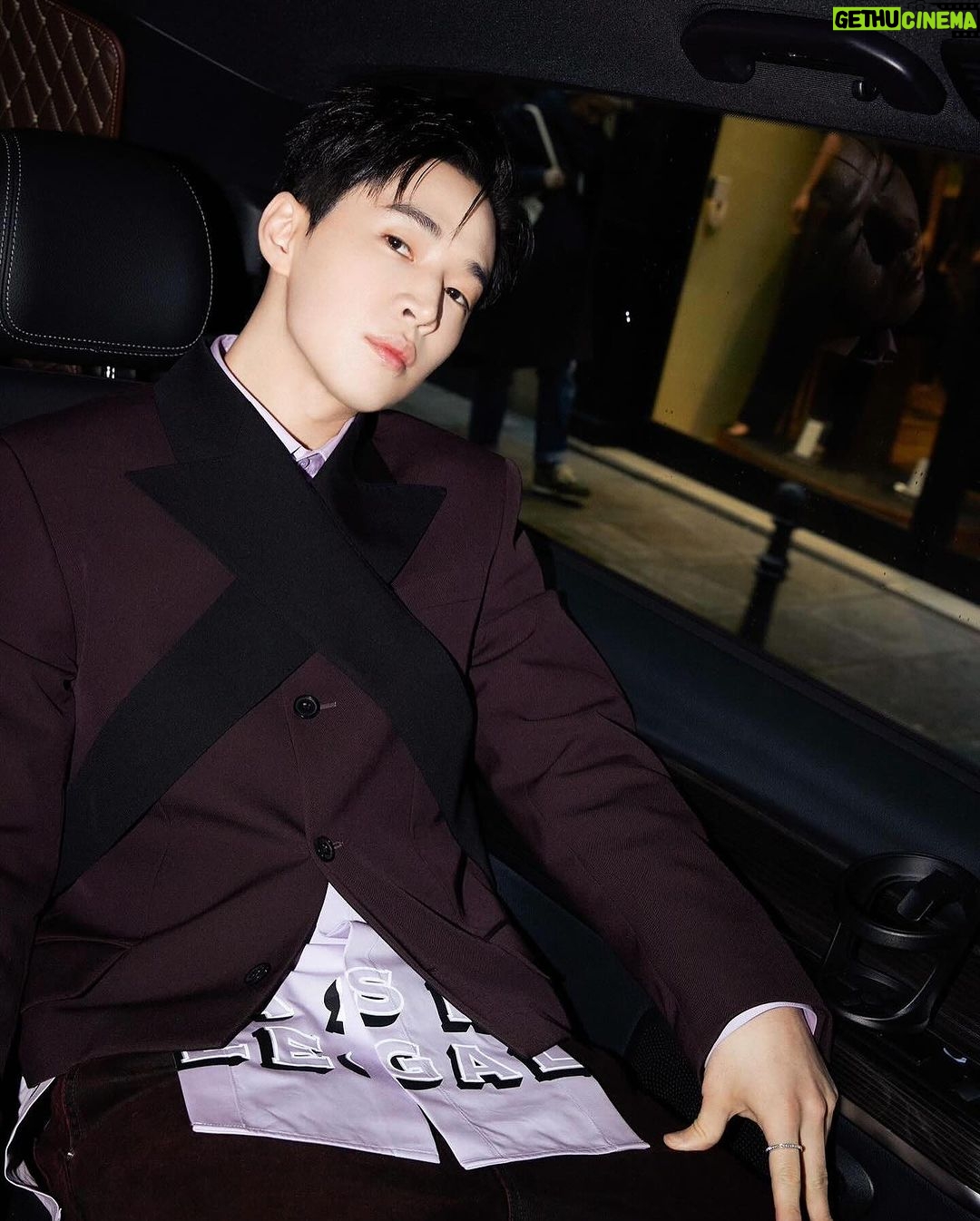 Henry Lau Instagram - Amazing show @off____white #OffWhiteFW24 Paris, France