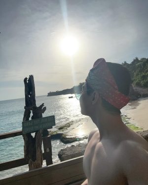 Henry Lau Instagram - Hey everyone I hope you are doing well! I think by  now most of you have realized that I haven't posted for a while.
I've been wanting to tell you for a while but, l've actually been purposely taking time off from social media.
At first, it started with New Year's when I thought to myself "for a change, why don't I not take pictures or videos and just enjoy the moment?" what actually happened was that it felt so good and alive that I decided to try it out for another few days.
What I've noticed was, I felt more alive in the moment, connecting with people, more real. don't get me wrong, I think social media is a great awesome unbelievable tool for us, especially for me, cause this is one of the best ways for me to talk to all of you. But, I just want everyone to know, and hope that we don't get consumed by it, and missing out on real life!

* don't worry, I'll never leave all of you! haha Anyways, I just came back from a trip to Bali , that I absolutely loved and enjoyed! it's been such an amazing week, getting to know new people, have amazing conversations, made new friends (some not human), even got to pick up tennis again! 

wow , that was kind of long, anyways, I hope everyone has the best day ever !