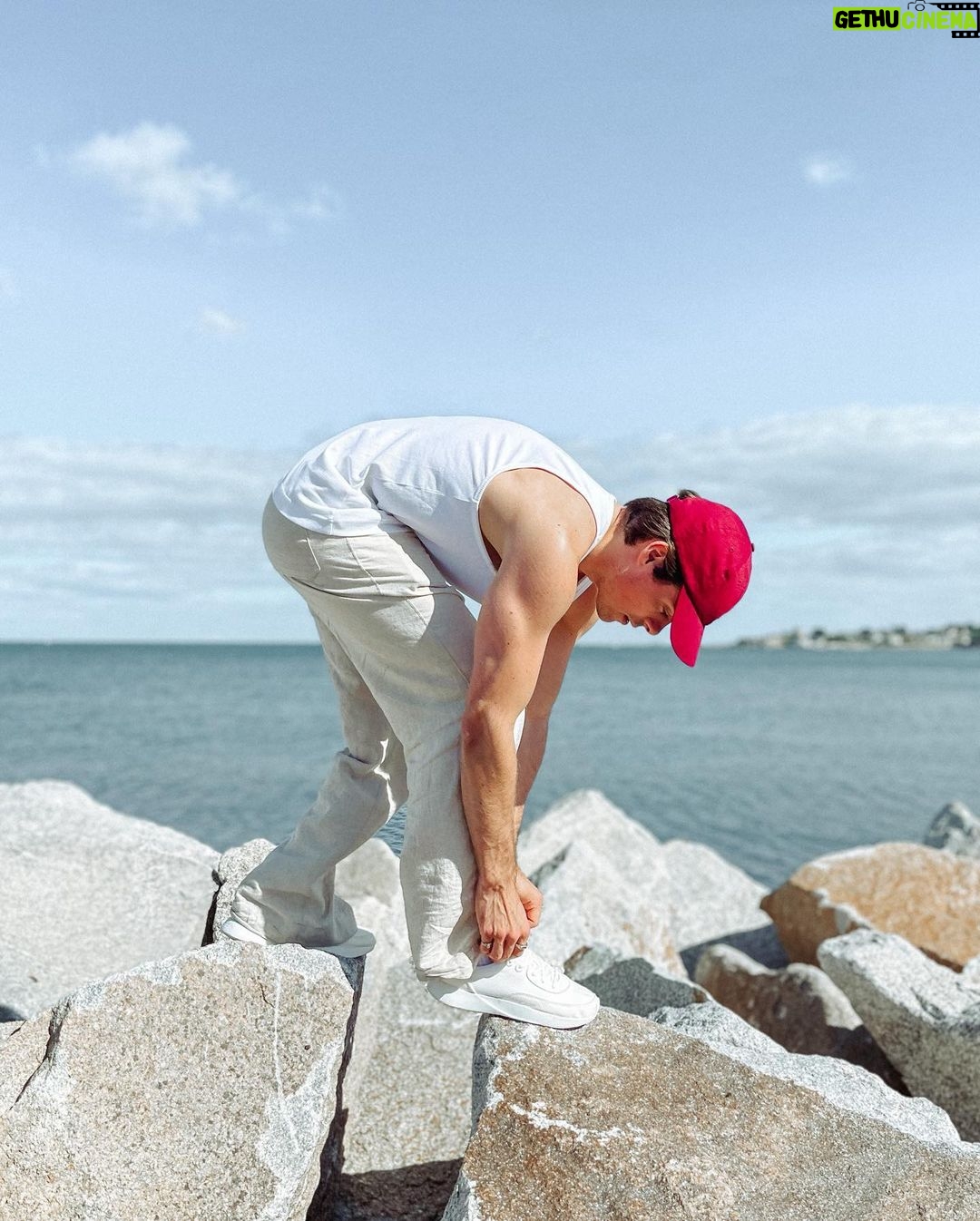 Herman Tømmeraas Instagram - (Advertisement) Got to explore beautiful Dublin this week, walking around in these sneakers from @allbirds Feels amazing to wear footwear that is made with natural materials. If you haven’t been, I highly recommend going. 🫶🏻 #allbirdspartner