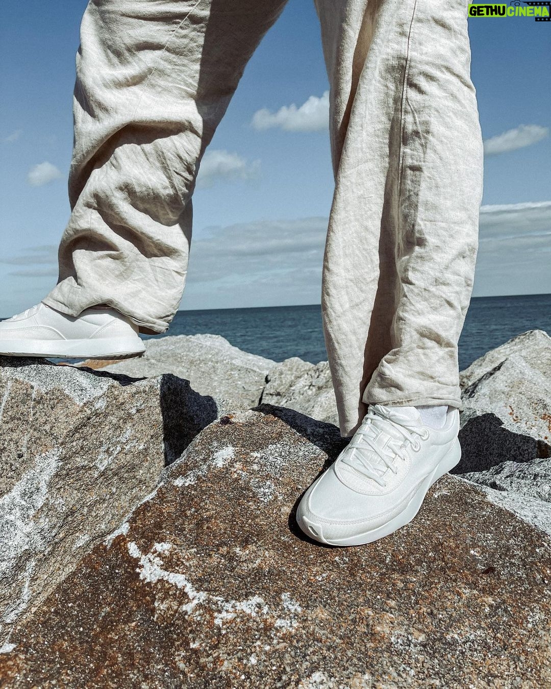 Herman Tømmeraas Instagram - (Advertisement) Got to explore beautiful Dublin this week, walking around in these sneakers from @allbirds Feels amazing to wear footwear that is made with natural materials. If you haven’t been, I highly recommend going. 🫶🏻 #allbirdspartner
