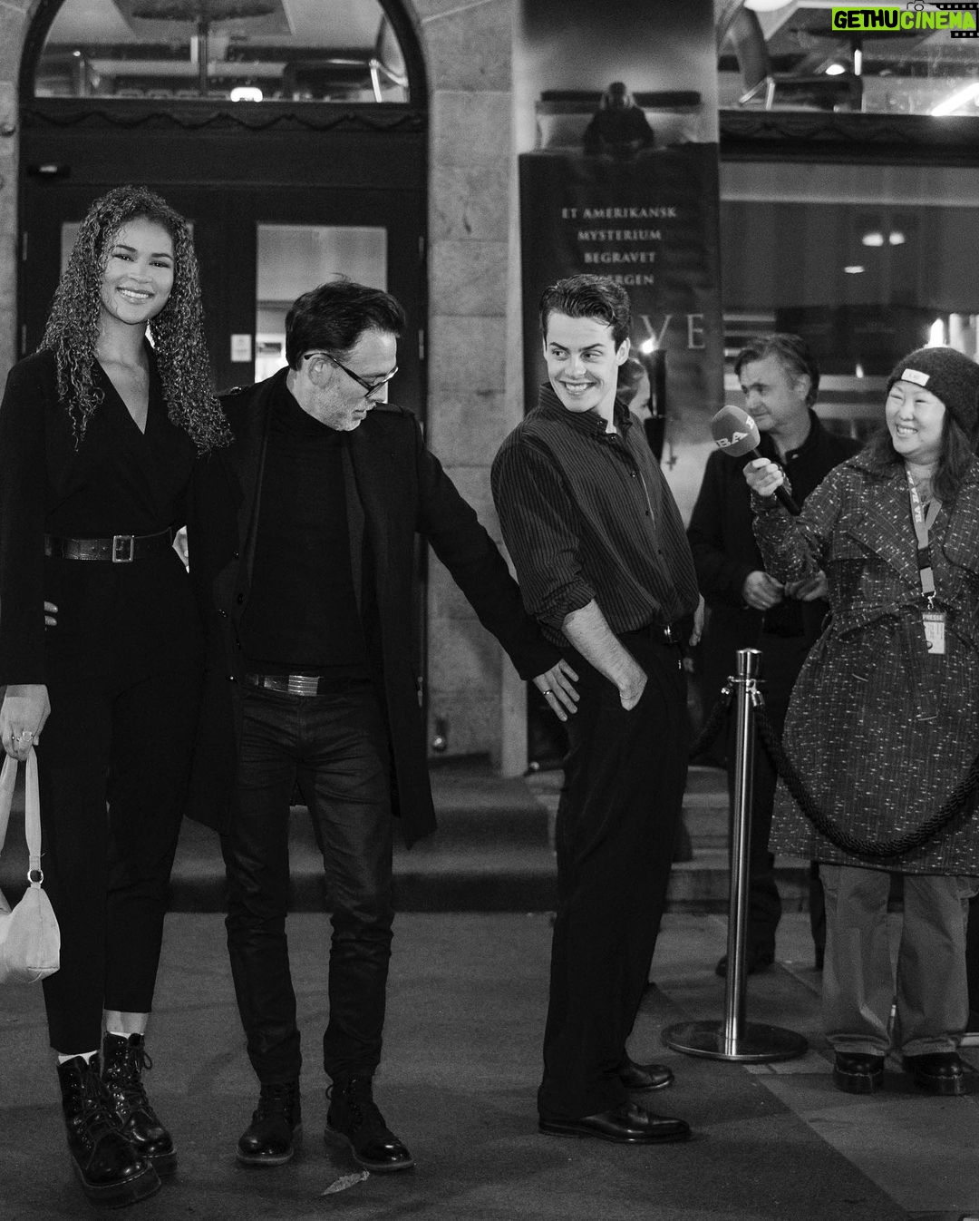 Herman Tømmeraas Instagram - Tb to the premier of LEAVE. Thank you so much to all you wonderful people for showing up, and having fun with us on this fantastic event. My family, my friends, my colleagues🫶🏻 I had a blast!