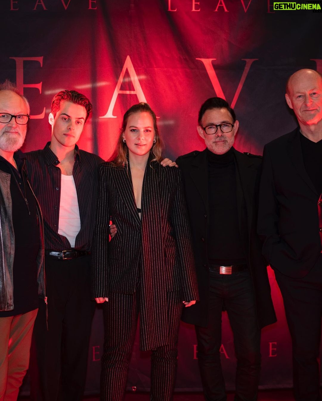 Herman Tømmeraas Instagram - Tb to the premier of LEAVE. Thank you so much to all you wonderful people for showing up, and having fun with us on this fantastic event. My family, my friends, my colleagues🫶🏻 I had a blast!