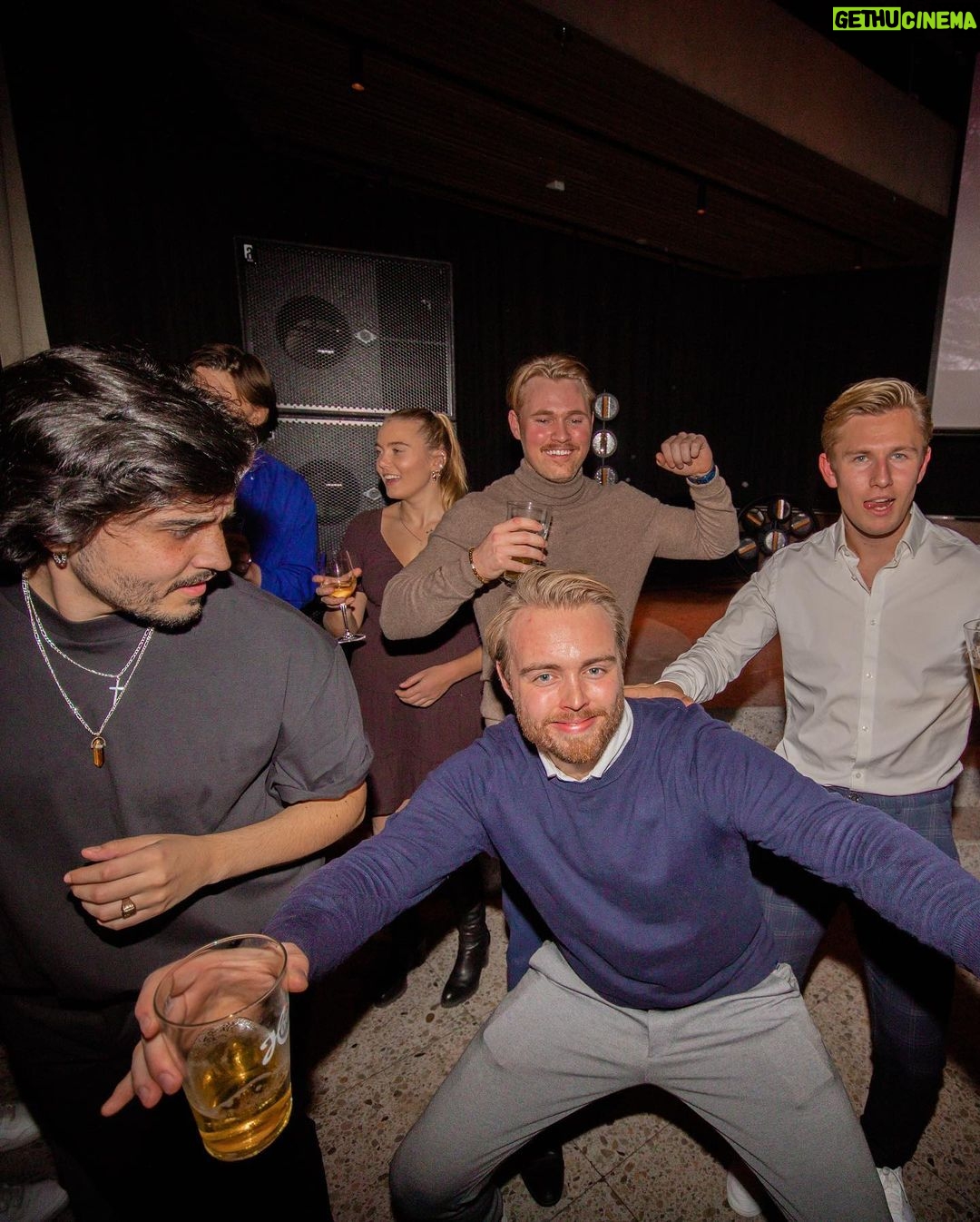 Herman Tømmeraas Instagram - Tb to the premier of LEAVE. Thank you so much to all you wonderful people for showing up, and having fun with us on this fantastic event. My family, my friends, my colleagues🫶🏻 I had a blast!