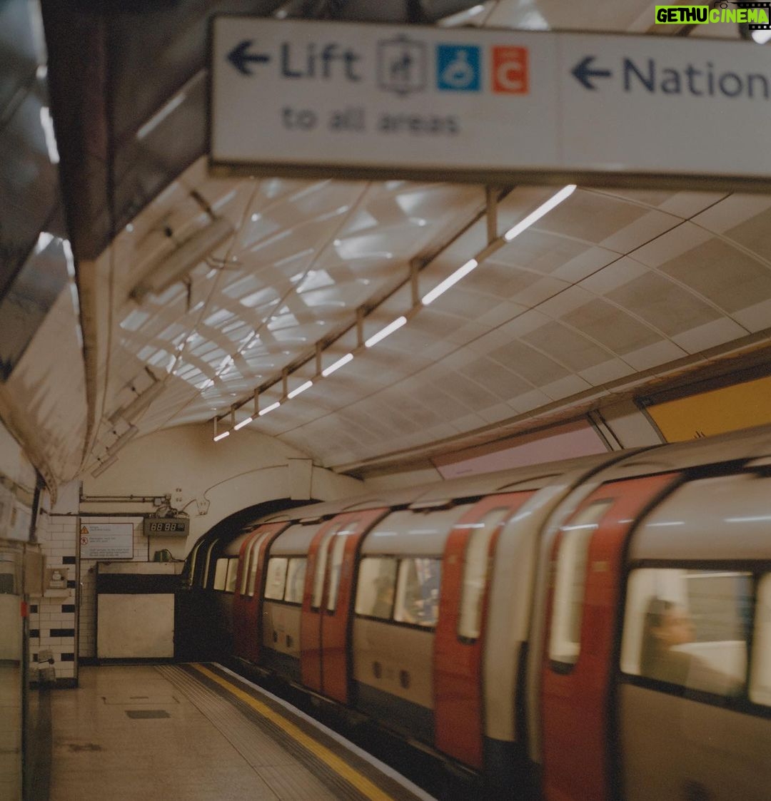 Herman Tømmeraas Instagram - Photo dump - London🫶🏻 film by @hakonjorgensen