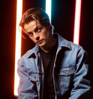 Herman Tømmeraas Instagram - You have no idea how good it feels to see and experience the hype you guys are creating for RAGNAROK season 2.
Unbelievable! ⚡️❤️ Pictures shot by @martinlitwicki