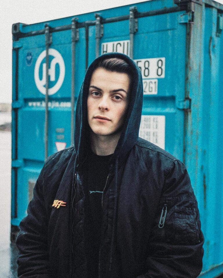 Herman Tømmeraas Instagram - Some shots by @andreastroften 👽👽🐍