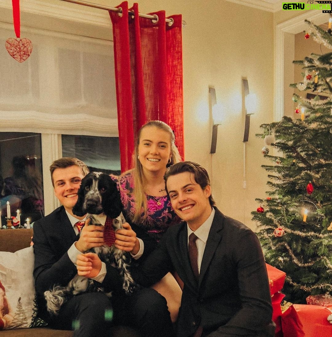 Herman Tømmeraas Instagram - Merry Christmas and happy holidays🫶🏻🎅🏼 Spend some time with the people you care about, help each other and spread love!