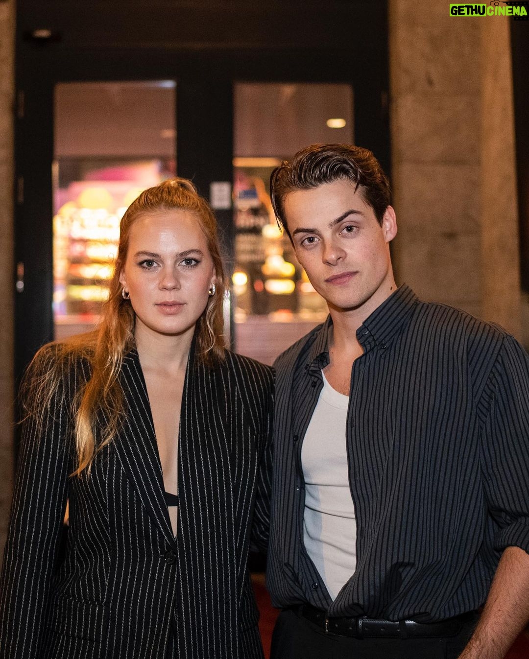 Herman Tømmeraas Instagram - Tb to the premier of LEAVE. Thank you so much to all you wonderful people for showing up, and having fun with us on this fantastic event. My family, my friends, my colleagues🫶🏻 I had a blast!